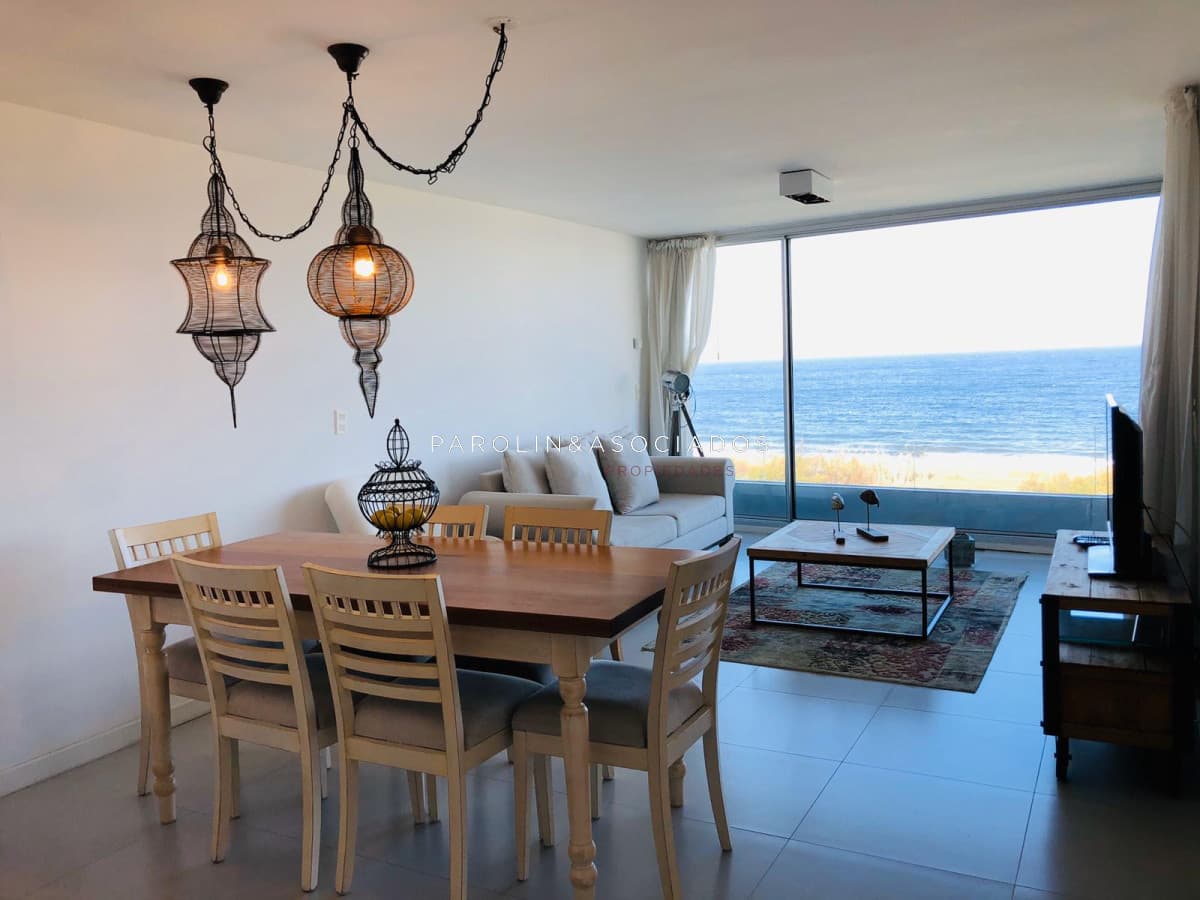 Apartamento en venta en primera línea, edificio Lumiere - Punta del Este.
