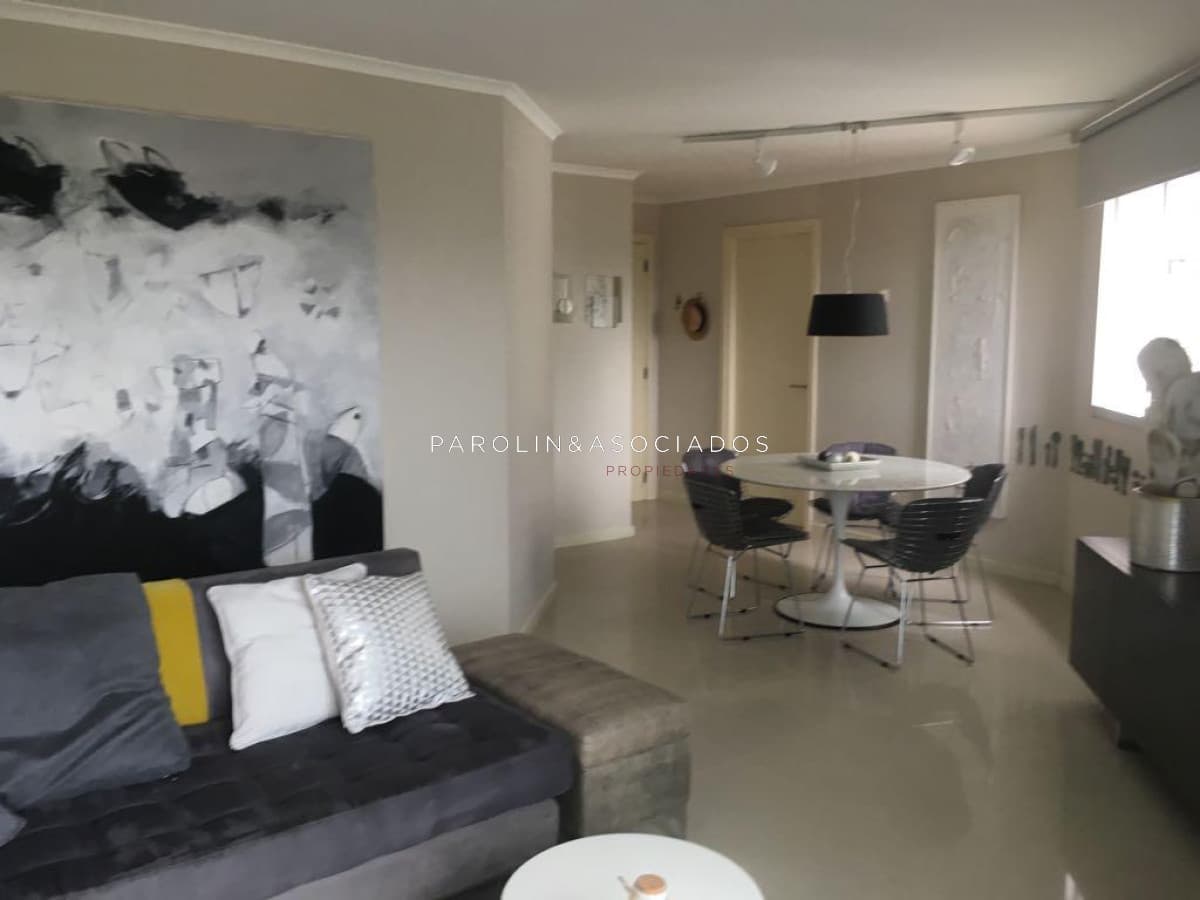 Apartamento en venta de 2 dormitorios en Ocean Drive, Punta del Este.
