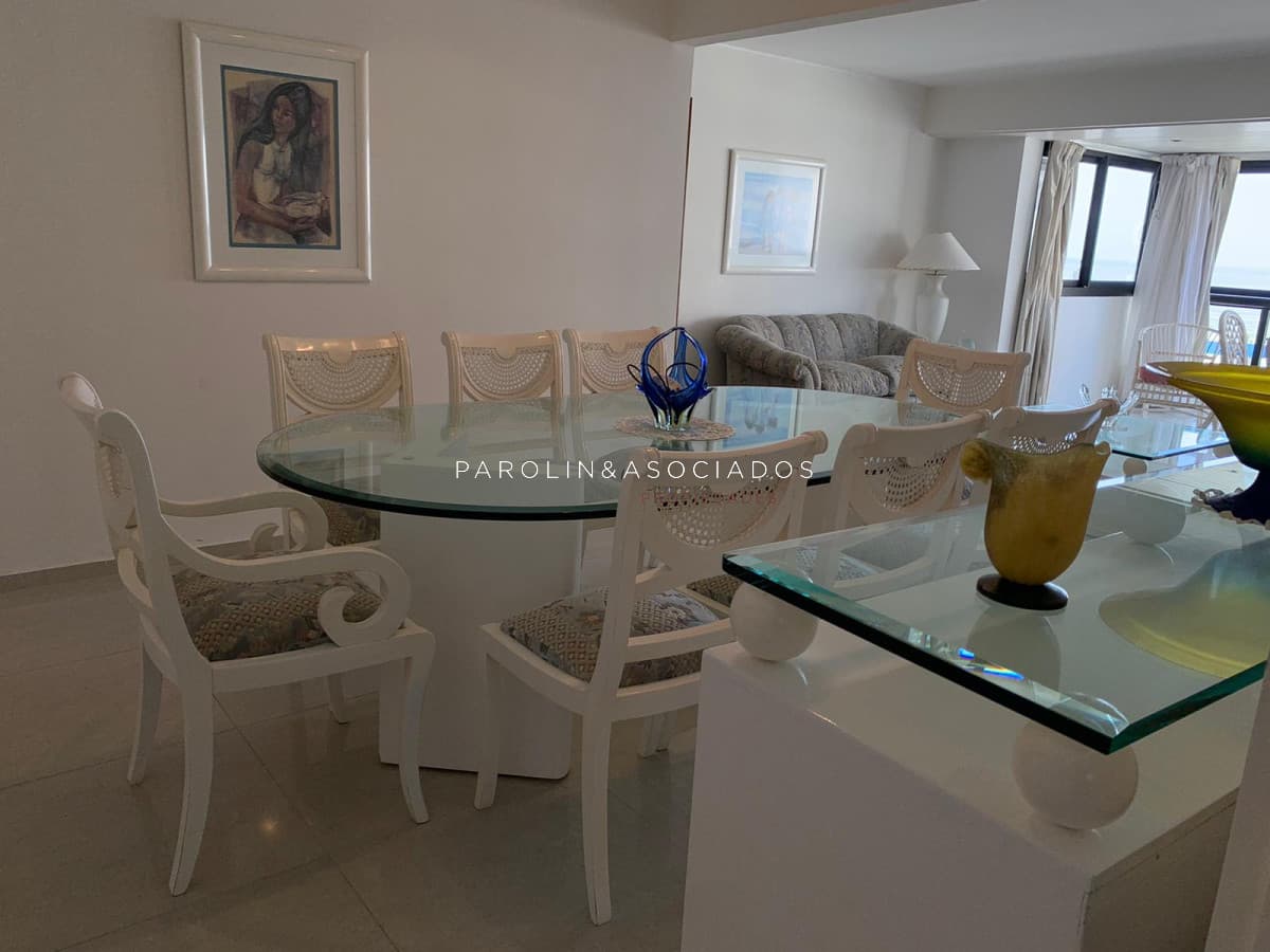 Apartamento en venta de 3 dormitorios en Parquemar Center, Punta del Este.