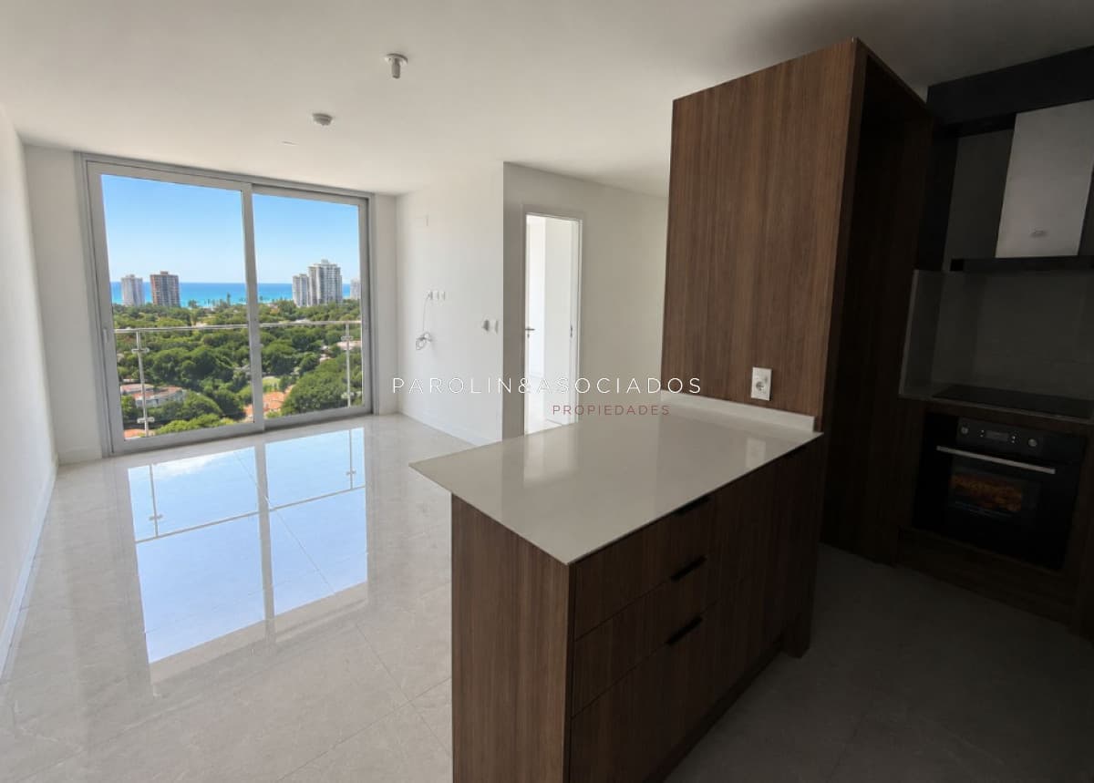 Departamento de 1 dormitorio y medio en edificio View ll, Punta del Este