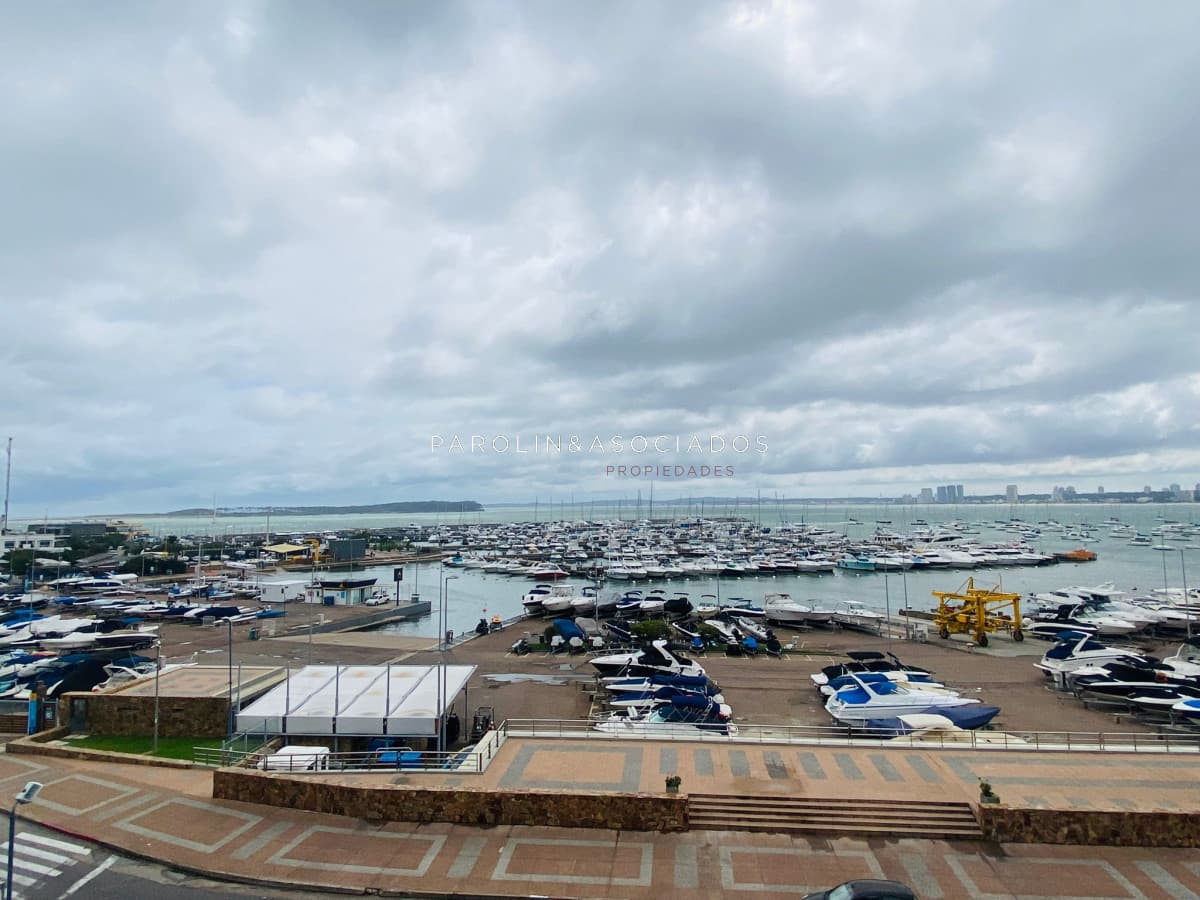 Apartamento de 3 dormitorios en venta en Portofino, Punta del Este.