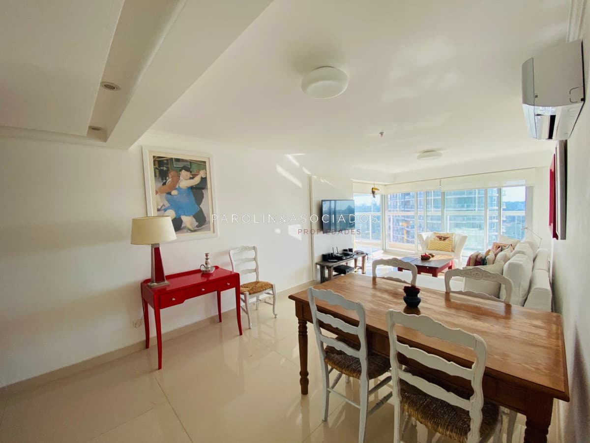 Apartamento en venta de 2 dormitorios en Miami Boulevard, Punta del Este.