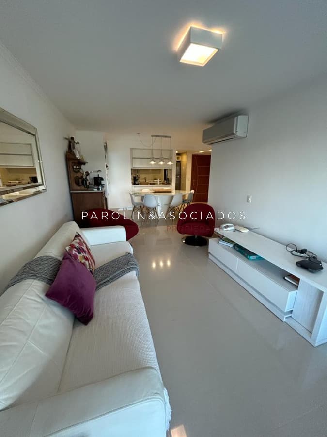 Apartamento de 2 dormitorio en venta en Miami Boulevard Torre I, Punta del Este.