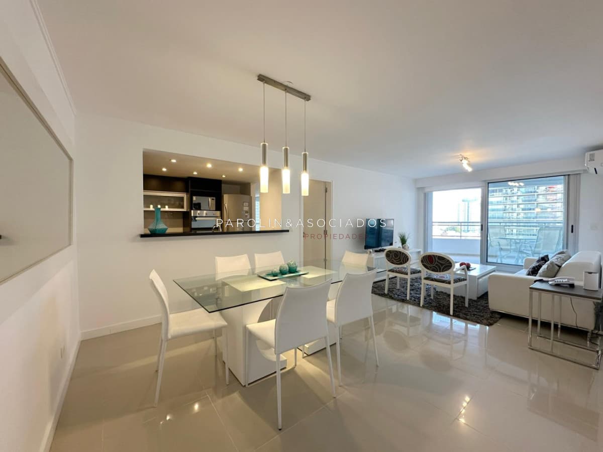 Departamento en Venta de 3 Dormitorios en Edificio Forest tower II, Punta del Este