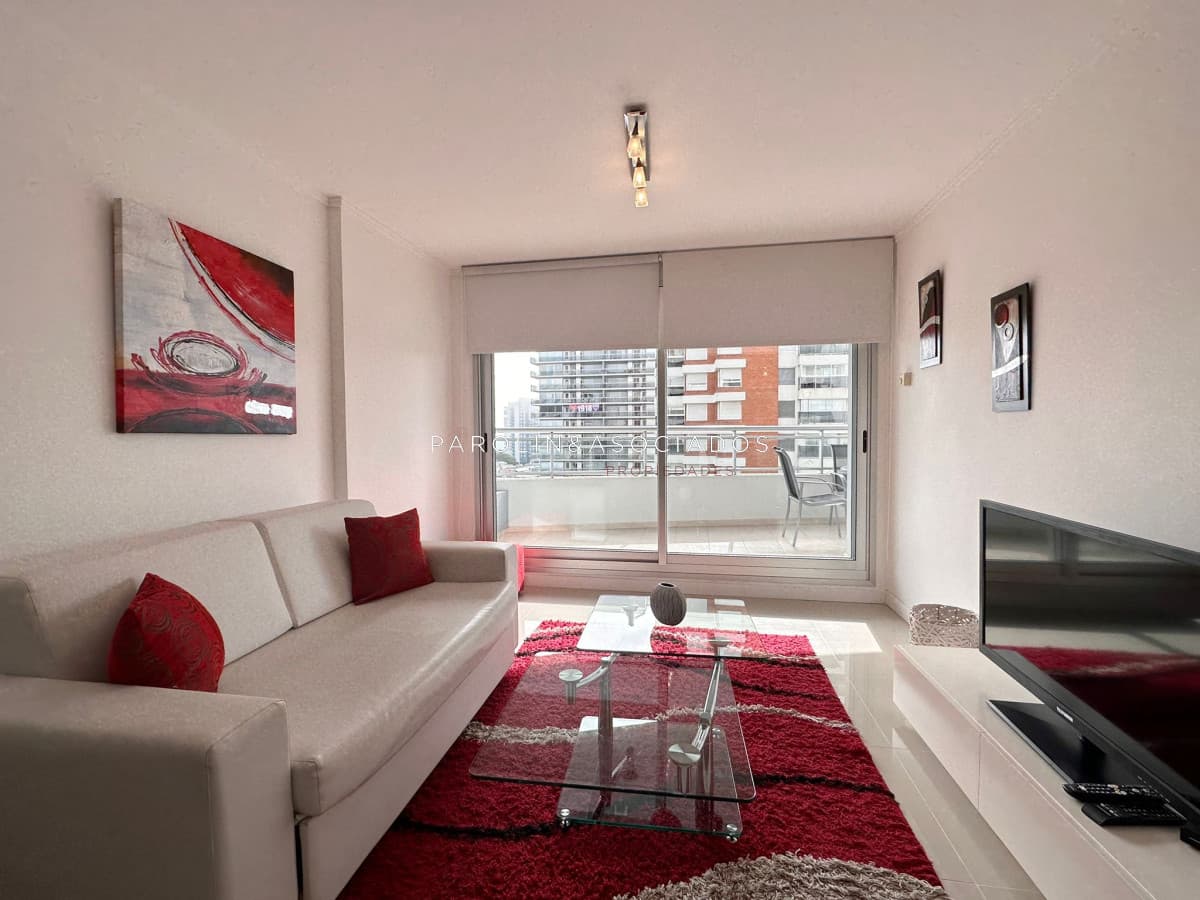 Apartamento de 2 dormitorios en venta en Forest Tower II, Punta del Este.