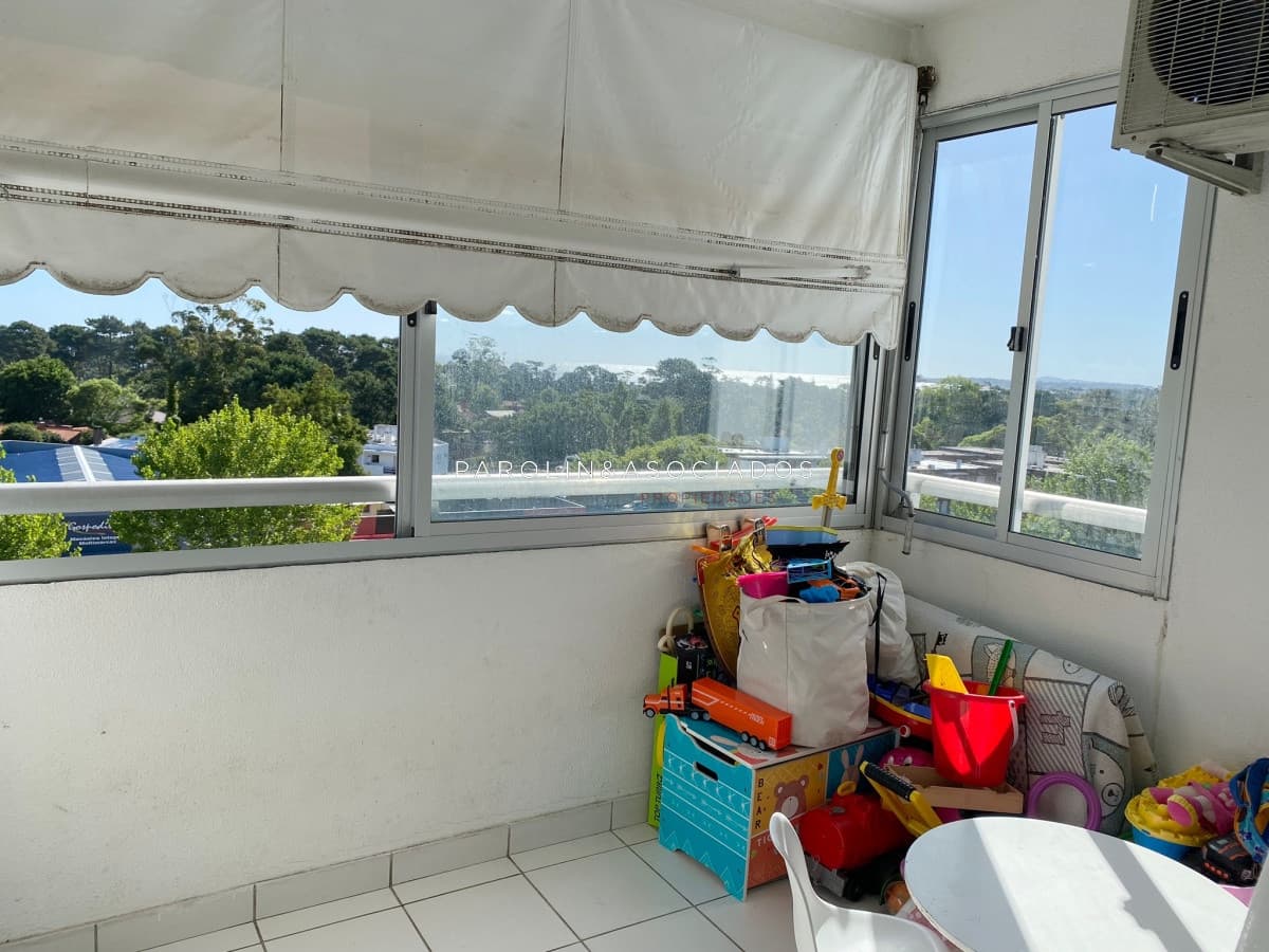 Apartamento en venta de 3 dormitorios en edificio Leblón, Punta del Este.