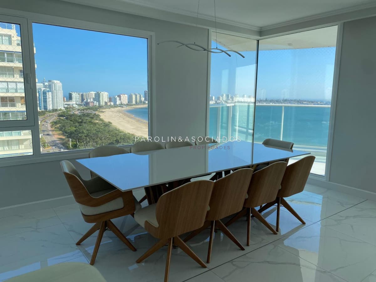 Paramount De 4 Dormitorios En Suites en Venta, Punta del Este