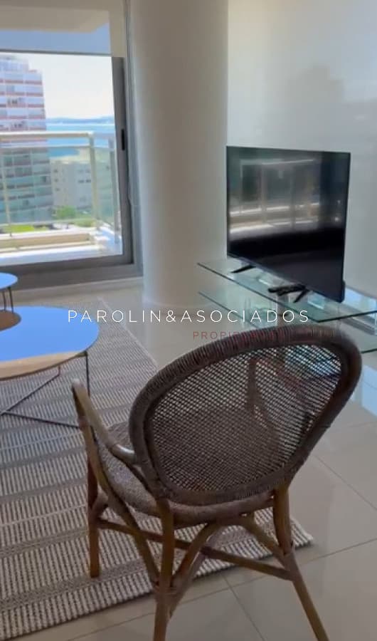 Apartamento en venta en edificio Imperiale de 2 dormitorios en suite, Punta del Este.