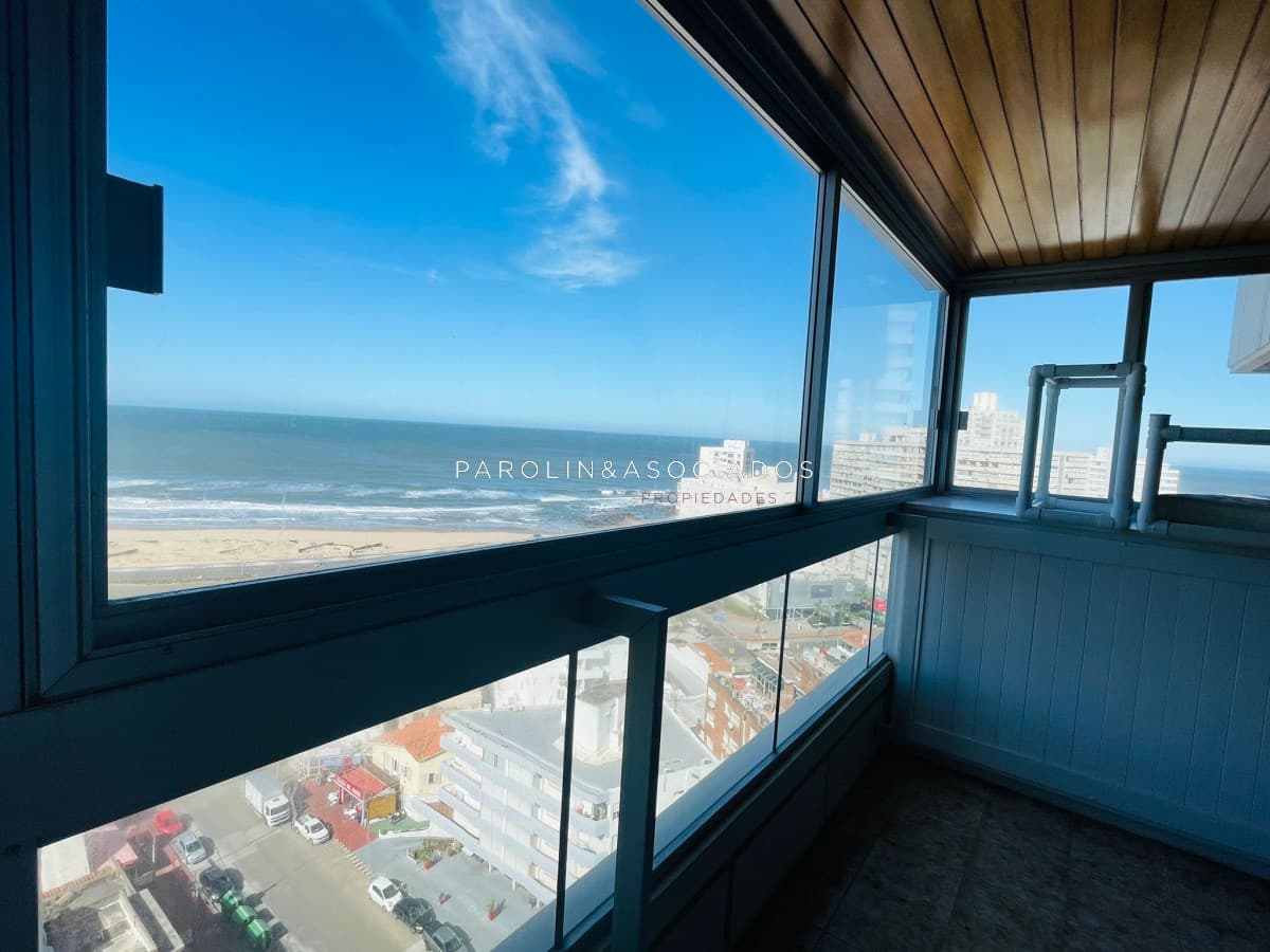 Apartamento en ventaa de 3 dormitorios en Torreon, Punta del Este.