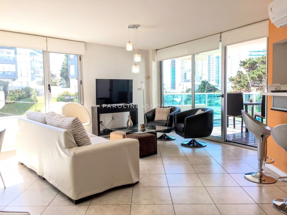 Apartamento en venta de 2 dormitorios en Brava, Punta del Este.
