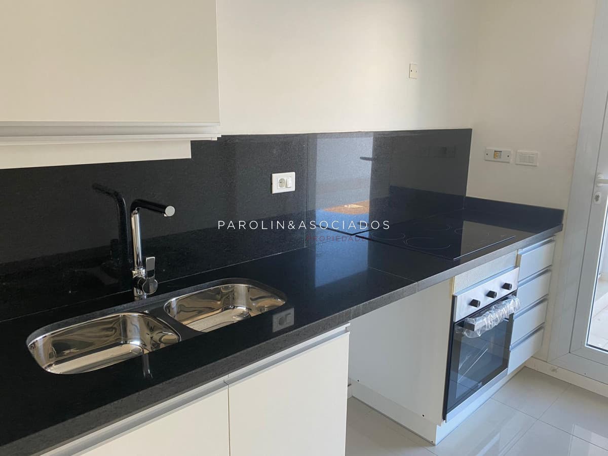 Apartamento en venta frente la mar en Punta del Este.