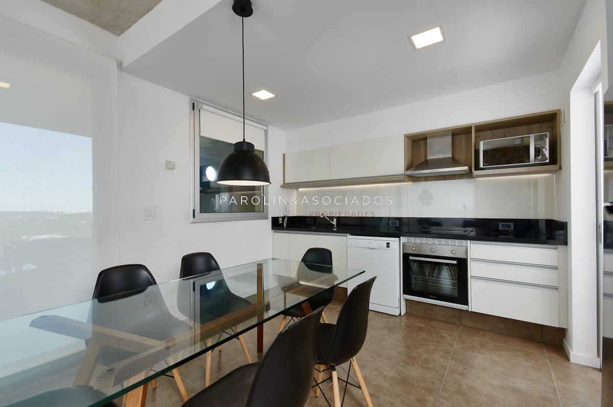 Apartamento en venta de 2 dormitorios en Punta del Este.