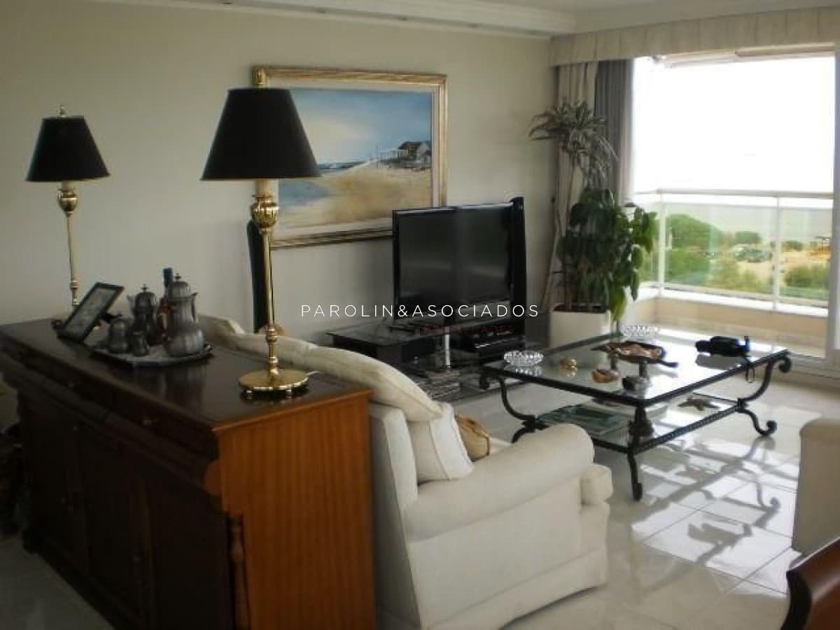 Apartamento de 3 dormitorios en Coral Tower, Mansa, Punta del Este.