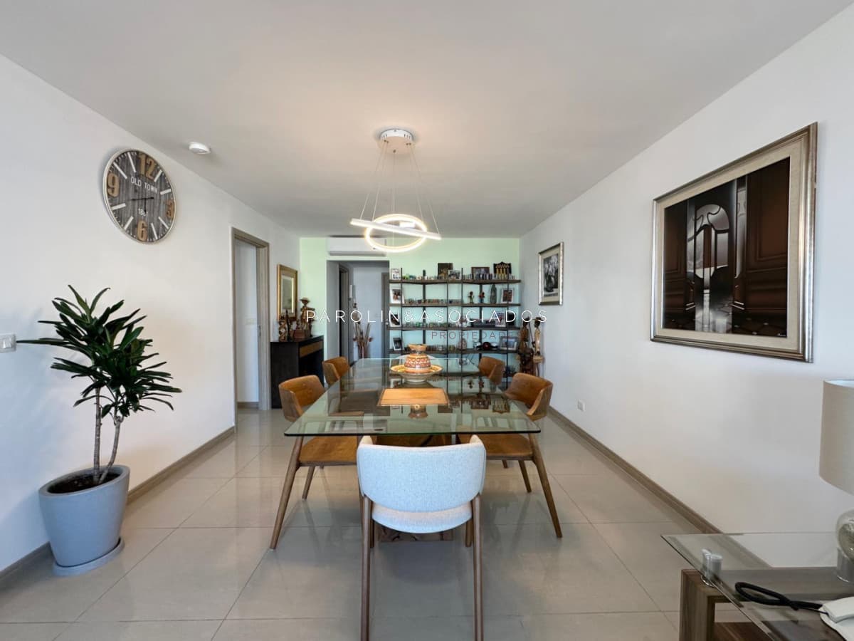 Departamento en Venta de 2 Dormitorios en edificio Onix, Punta del Este