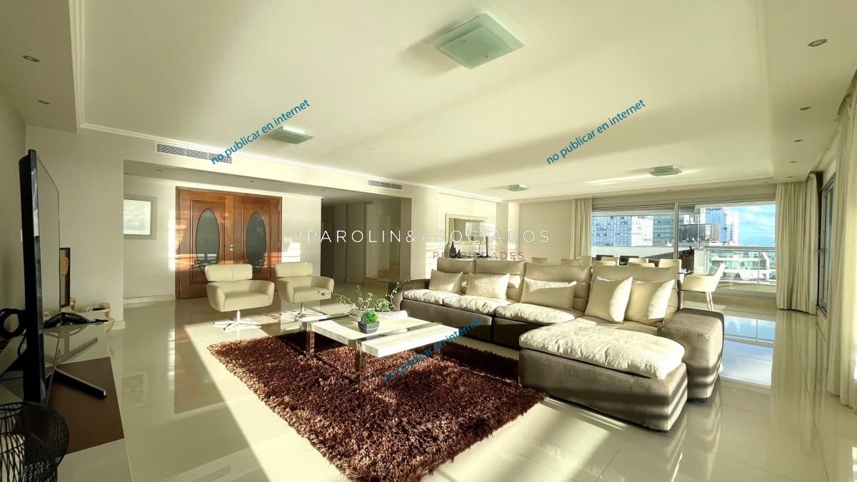 Penthouse de 4 dormitorios en Península, Punta del Este.