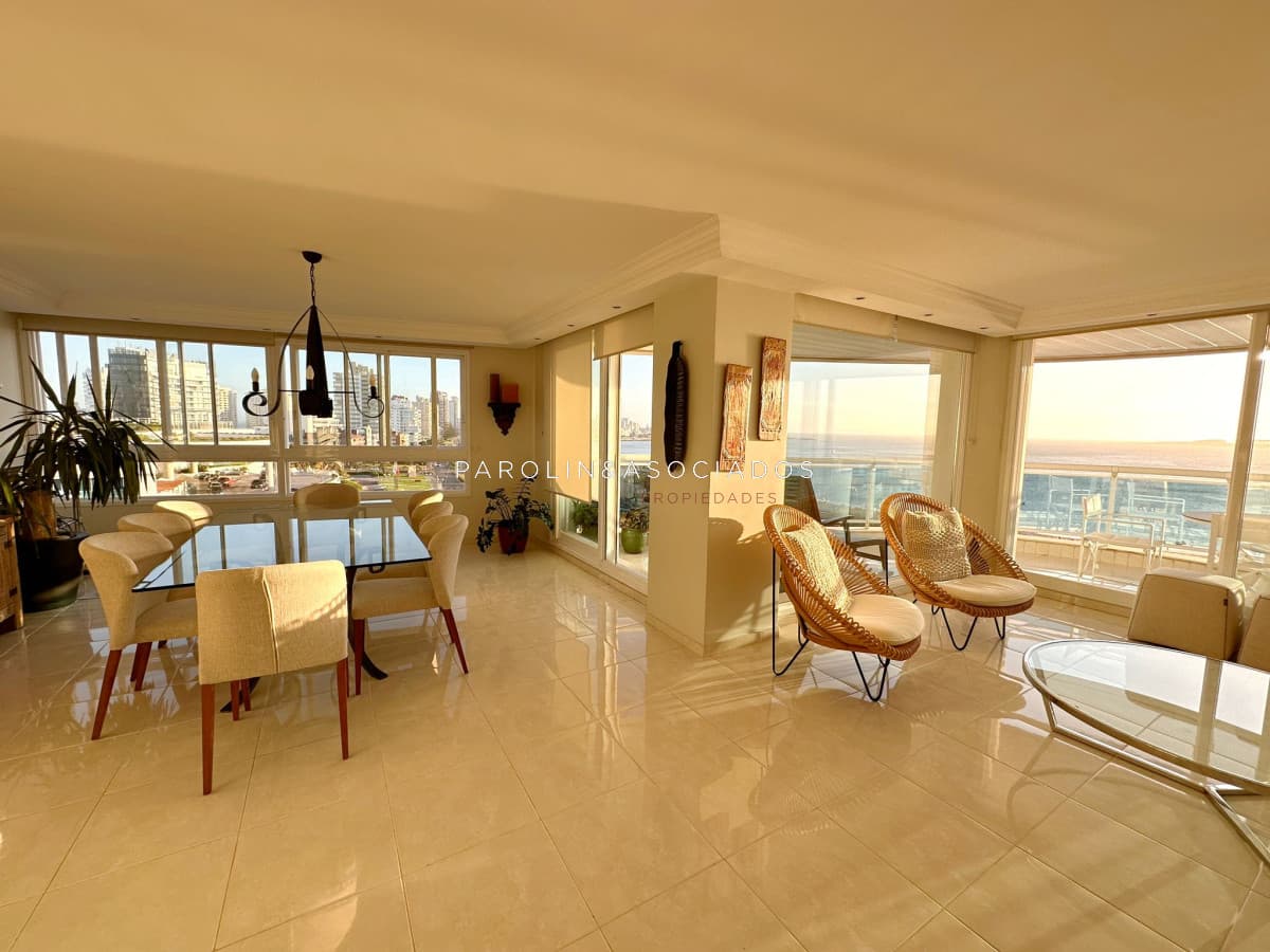 Apartamento en venta de 3 dormitorios en Millenium Tower, Punta del Este.
