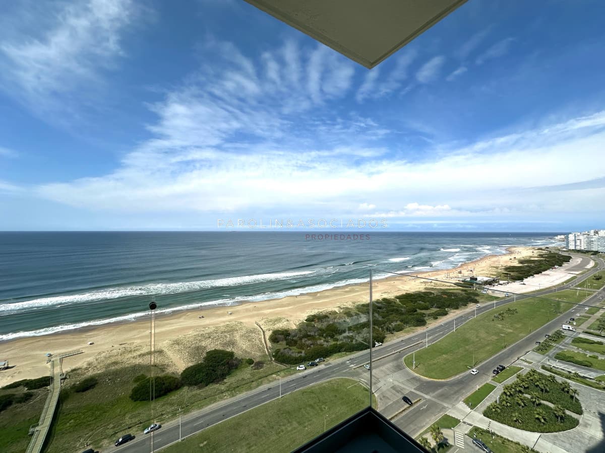 Apartamento en venta de 3 dormitorios en Le Parc III, Brava Punta del Este.
