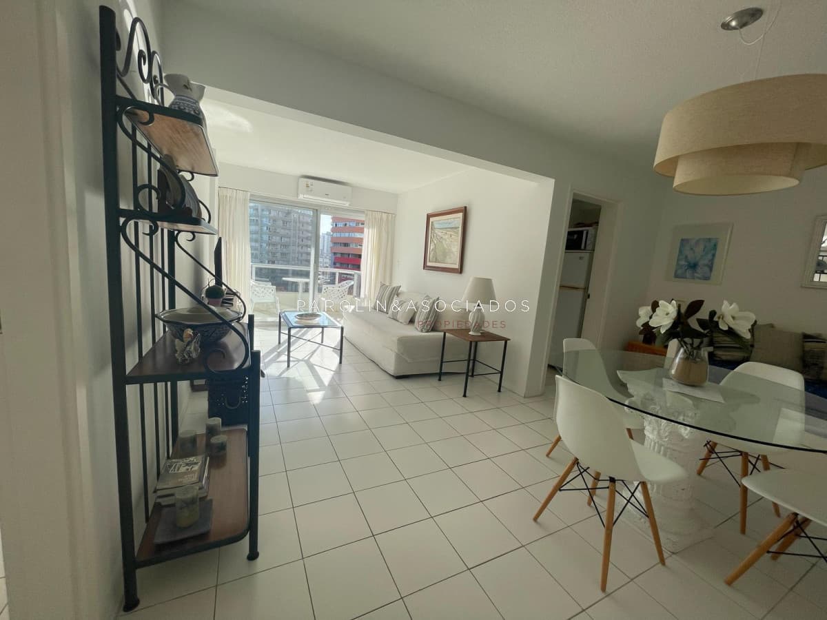 Departamento en Venta de 1 dormitorio y medio Torre Marina II, Punta del Este