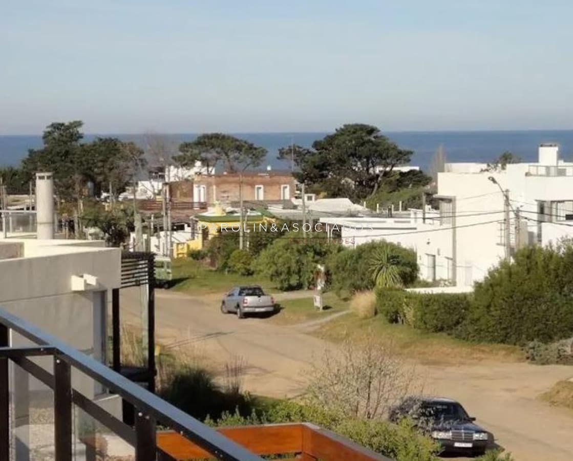 Apartamento en venta de 2 dormitorios en Punta del Este.
