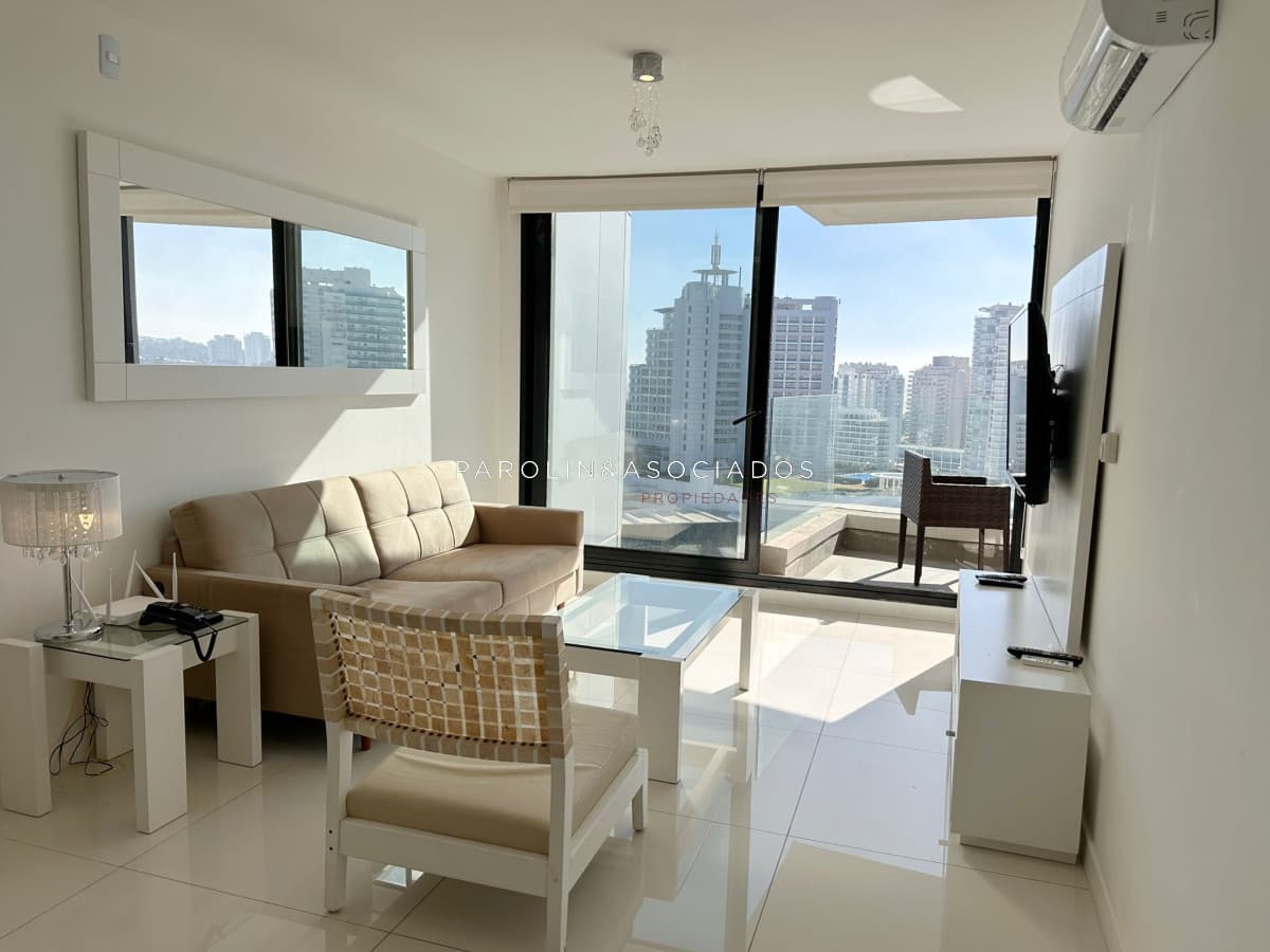 Apartamento de 2 dormitorios en edificio Artower, Punta del Este.