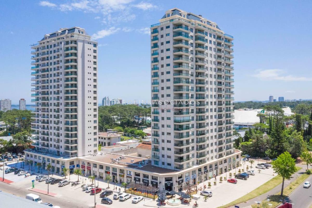 Apartamento en venta en Place Lafayatee II, Punta del Este.
