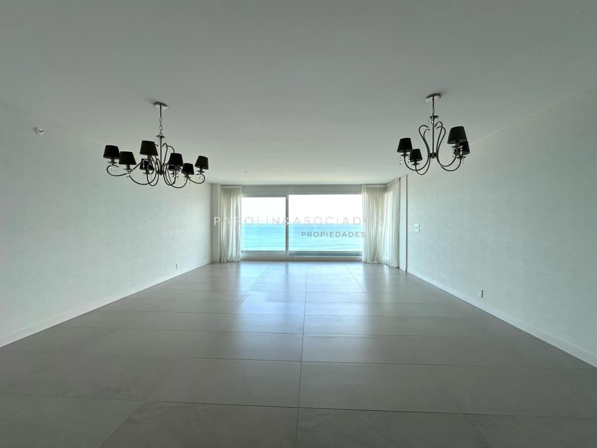 Apartamento en venta de 3 dormitorios en Le Parc III, Brava Punta del Este.