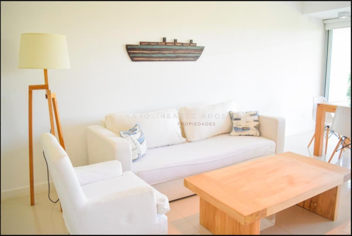 Apartamento en venta de 2 dormitorios en Bikini Beach, Punta del Este.
