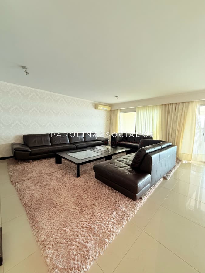 Apartamento en venta de 4 dormitorios en Torre Lobos, Punta del Este.