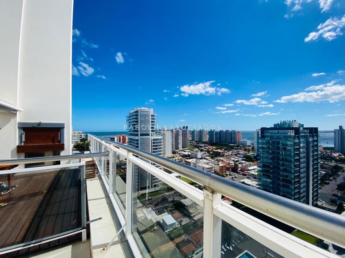 Apartamento en venta de 3 dormitorios en Manhattan Tower, Punta del Este.