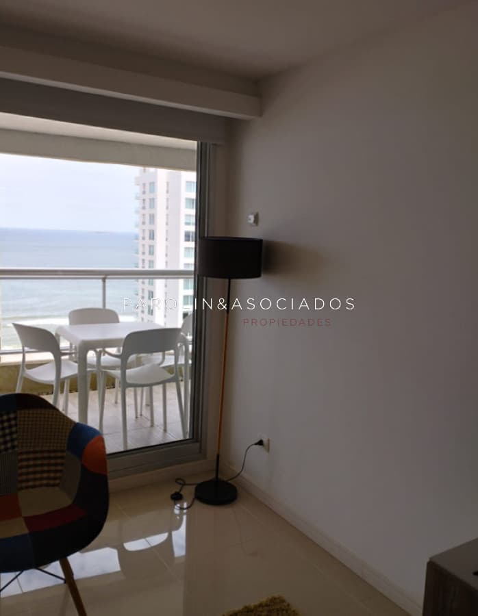 Departamento en Venta de 2 Dormitorios en Edificio Look, Punta del Este