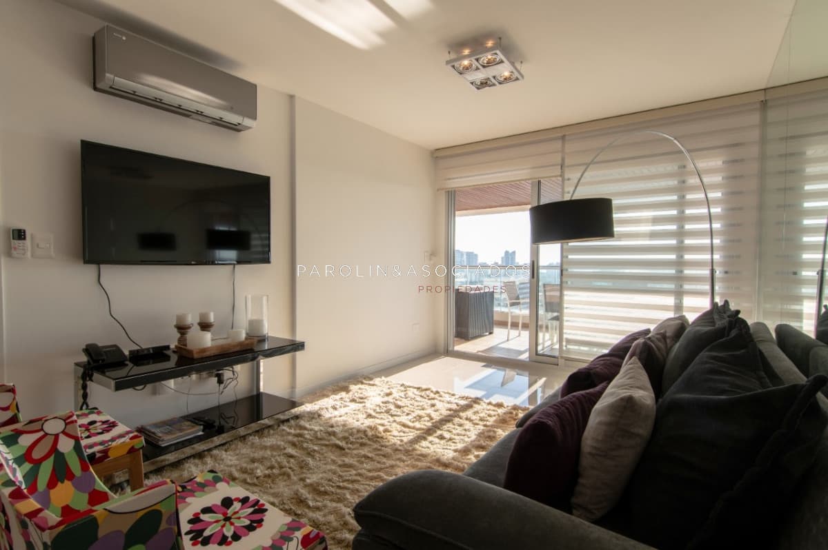 Excelente apartamento en venta en Icon Brava Tower, Punta del Este.