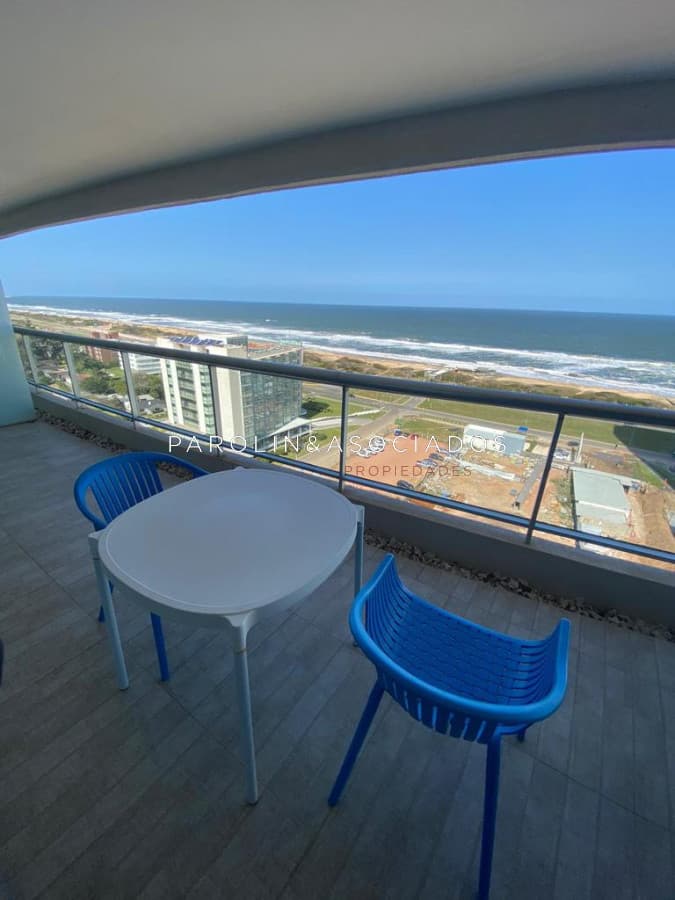 Apartamento en venta de 2 dormitorios en Look Brava Tower, Punta del Este.