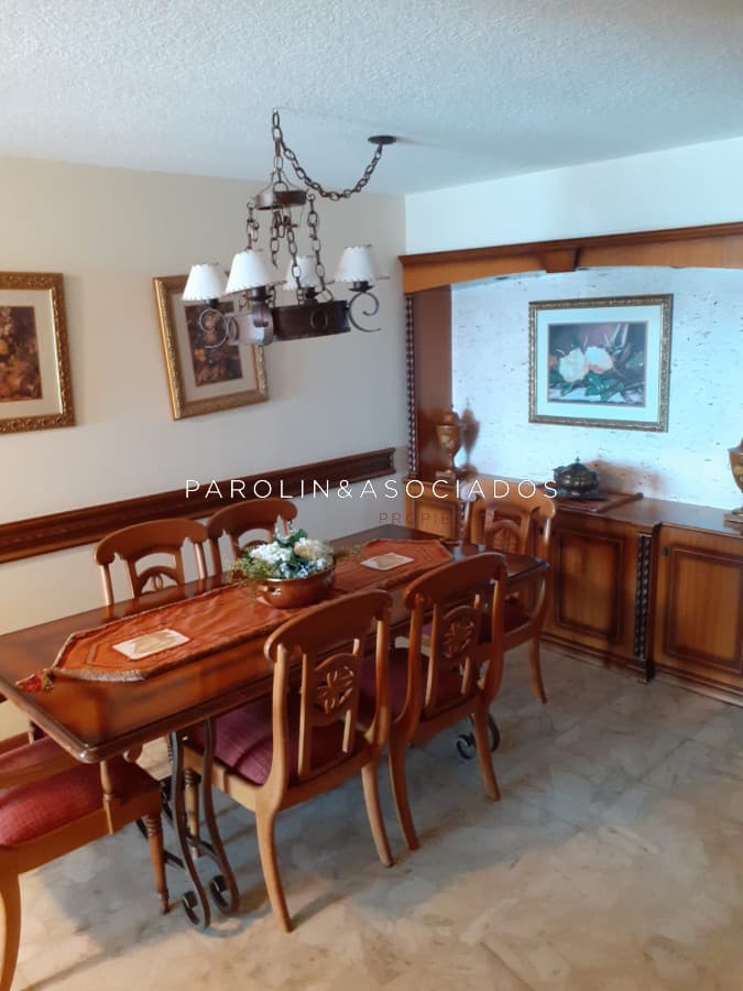 Apartamento en venta de 3 dormitorios en Punta del Este.