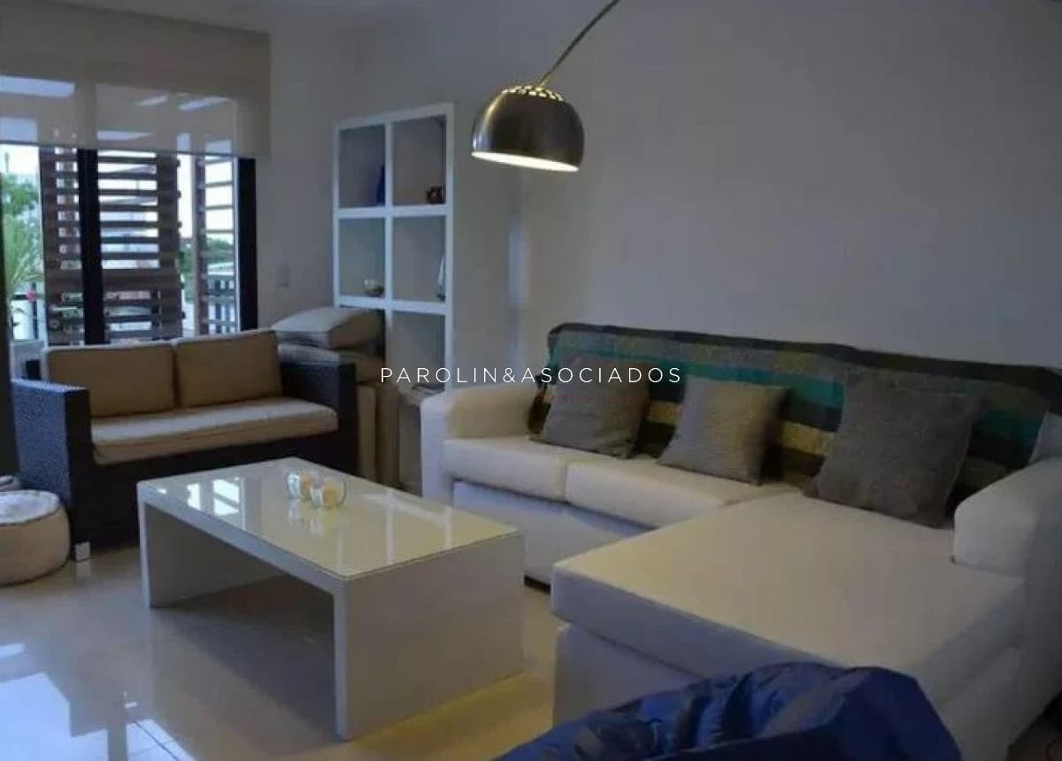 Apartamento en venta de 2 dormitorios en Punta del Este.