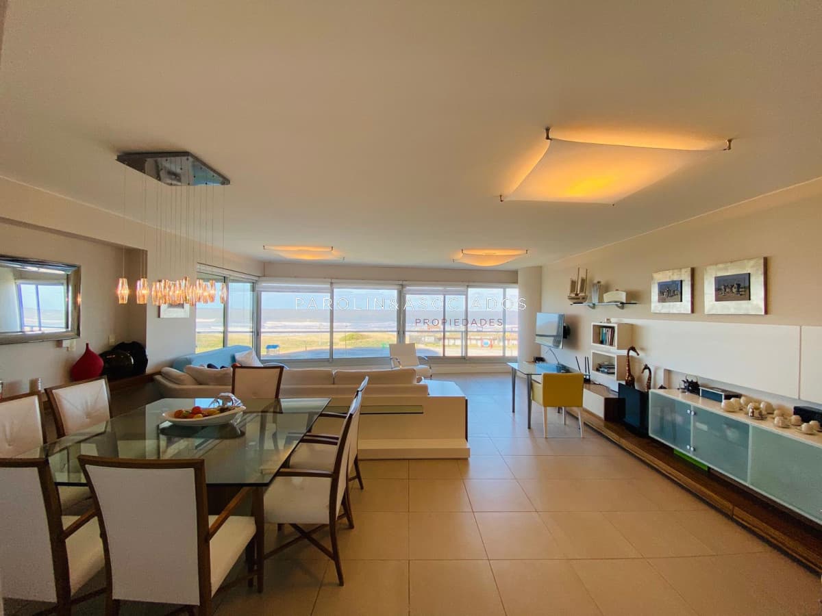 Apartamento en venta en torre Le Parc, Punta del Este.