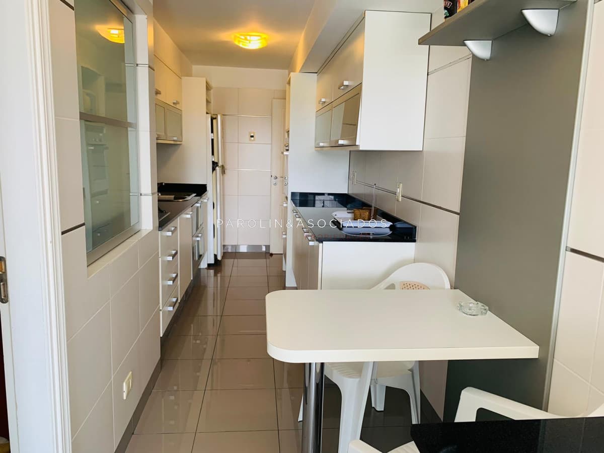 Apartamento en venta de 3 dormitorios en Punta del Este.