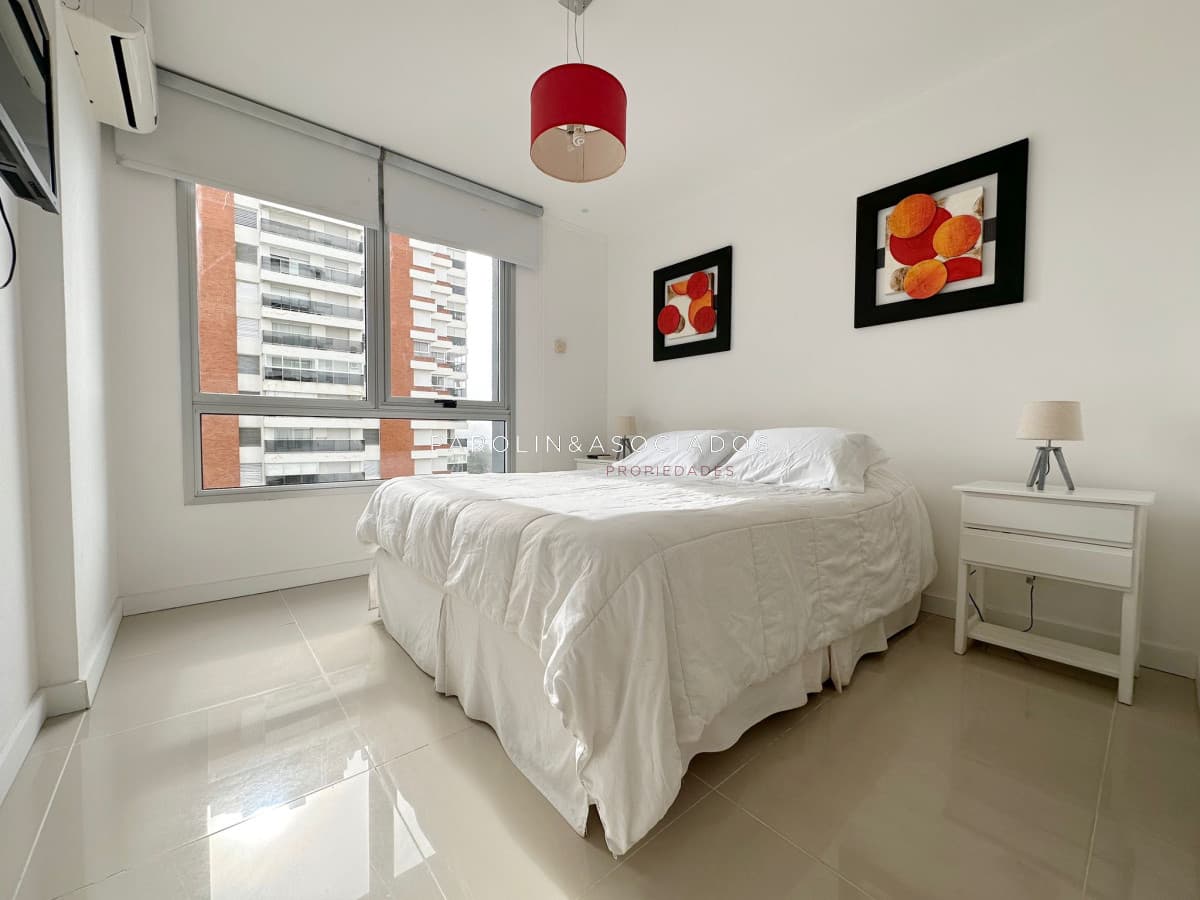 Apartamento de 2 dormitorios en venta en Forest Tower II, Punta del Este.
