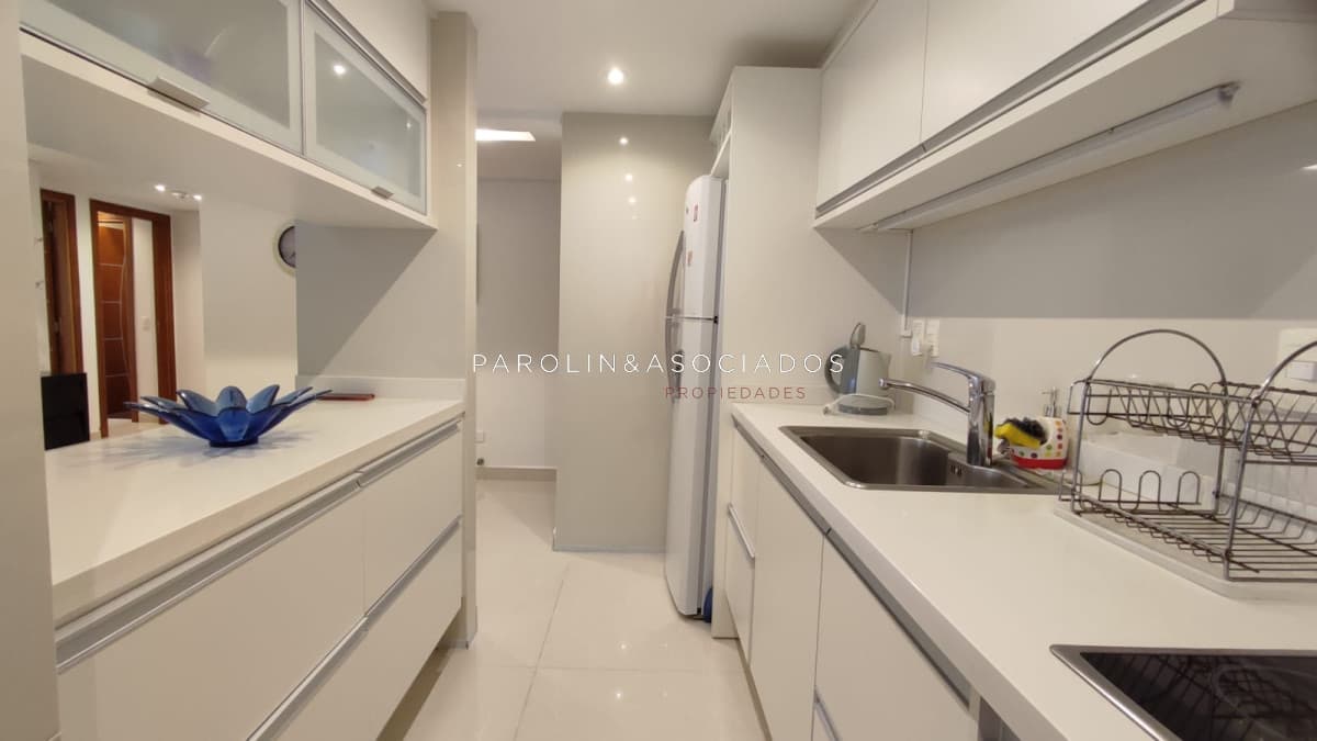 Apartamento en Alquiler Temporario de 2 dormitorios en Miami Boulevard I, Punta del Este.