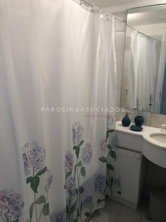 Apartamento de 2 dormitorios en venta en Pinares de la Barra, Punta del Este.