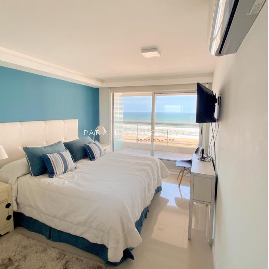 Apartamento en venta de 2 dormitorios en Look Brava Tower, Punta del Este.