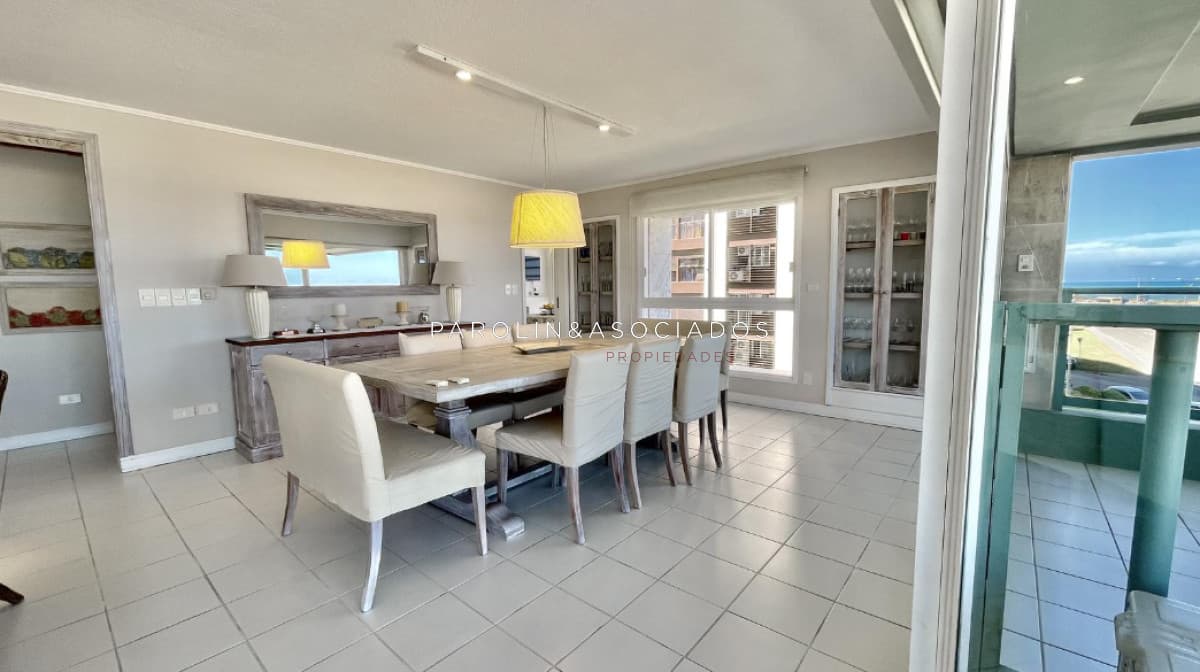 Apartamentos de 3 dormitorios en venta en Martinique, Punta del Este.