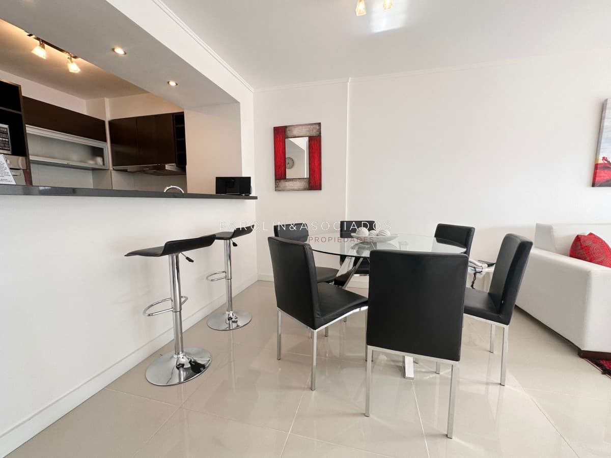 Apartamento de 2 dormitorios en venta en Forest Tower II, Punta del Este.