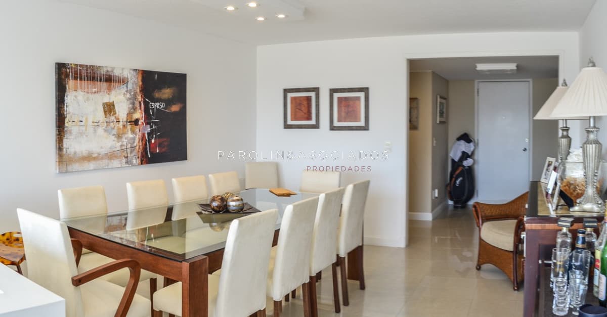 Apartamento env enta de 3 dormitorios en Tiburón I, Punta del Este.