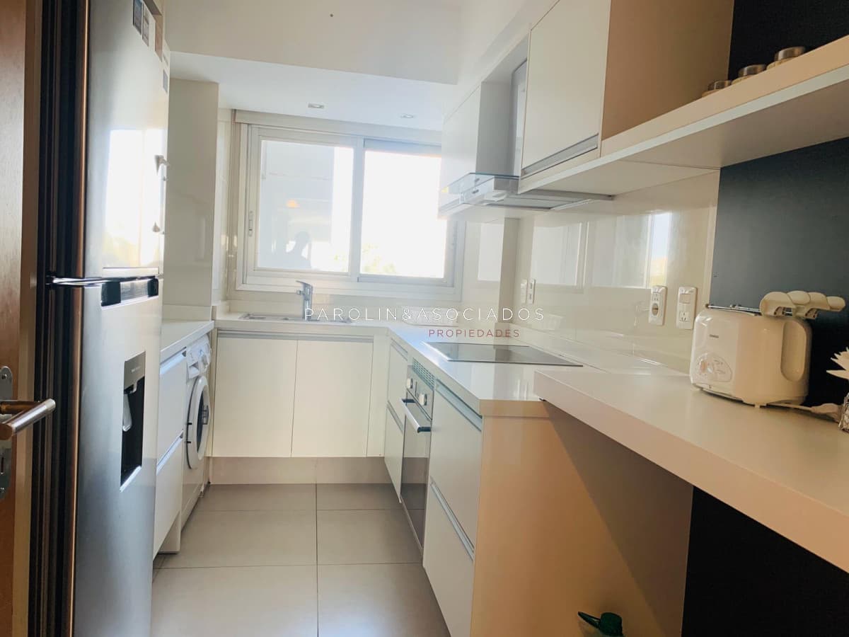 Apartamento en venta de 2 dormitorios en Miami Boulevard, Punta del Este.