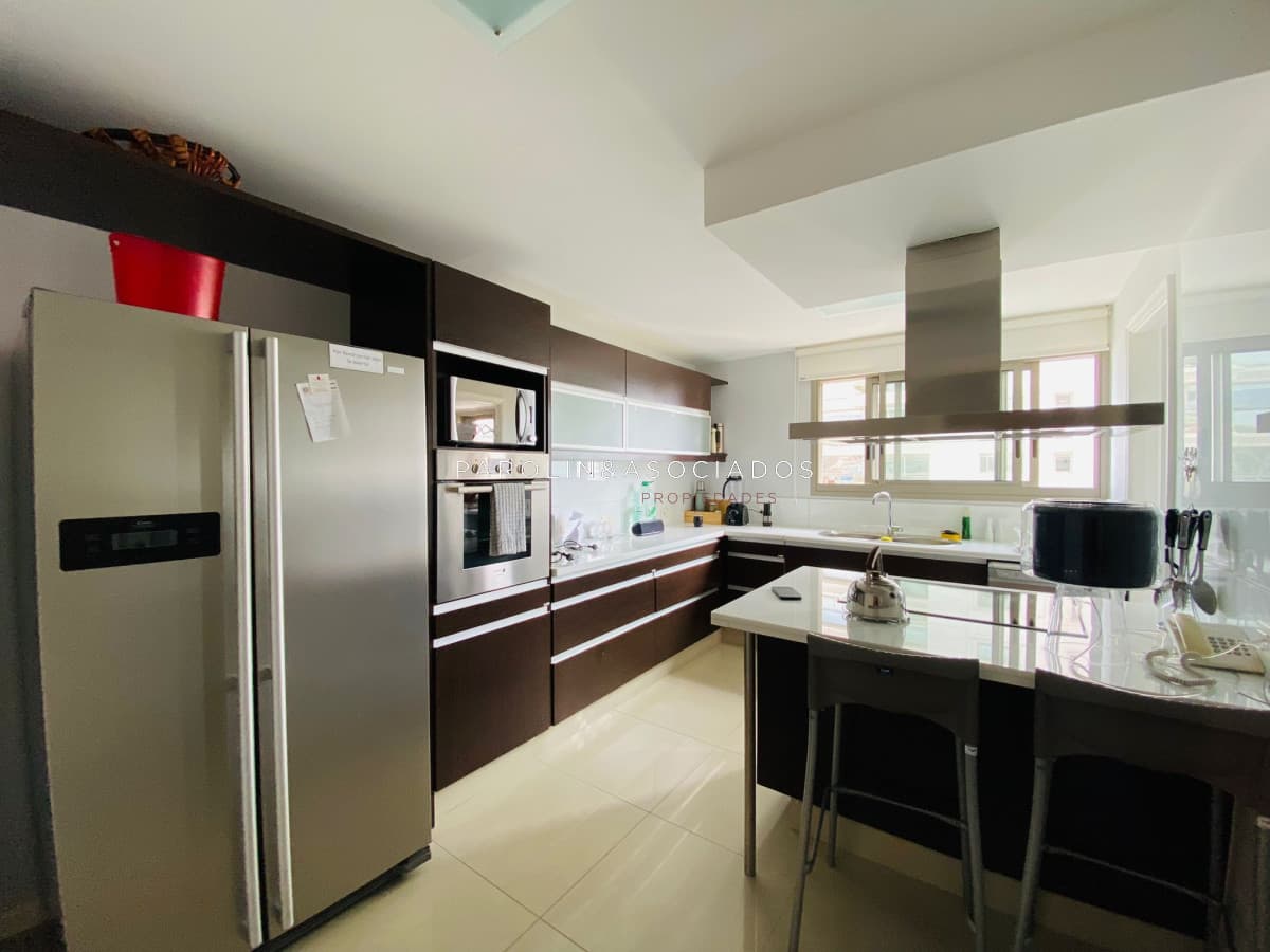 Apartamento en venta de 4 dormitorios en Torre Imperiale, Punta del Este.