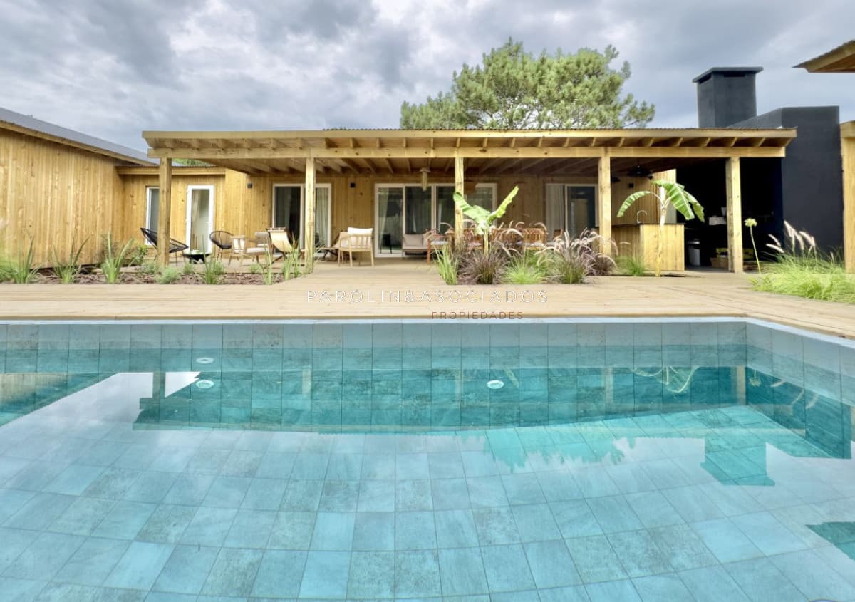Casa en Venta de 4 Dormitorios en Arenas de José Ignacio