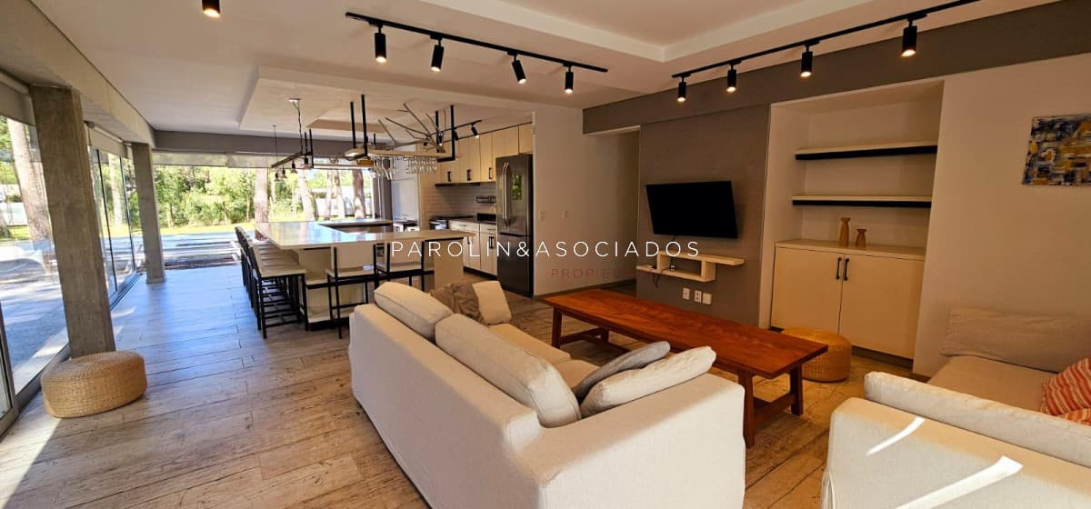 Casa en Venta de 3 Dormitorios en Burnett, Punta del Este