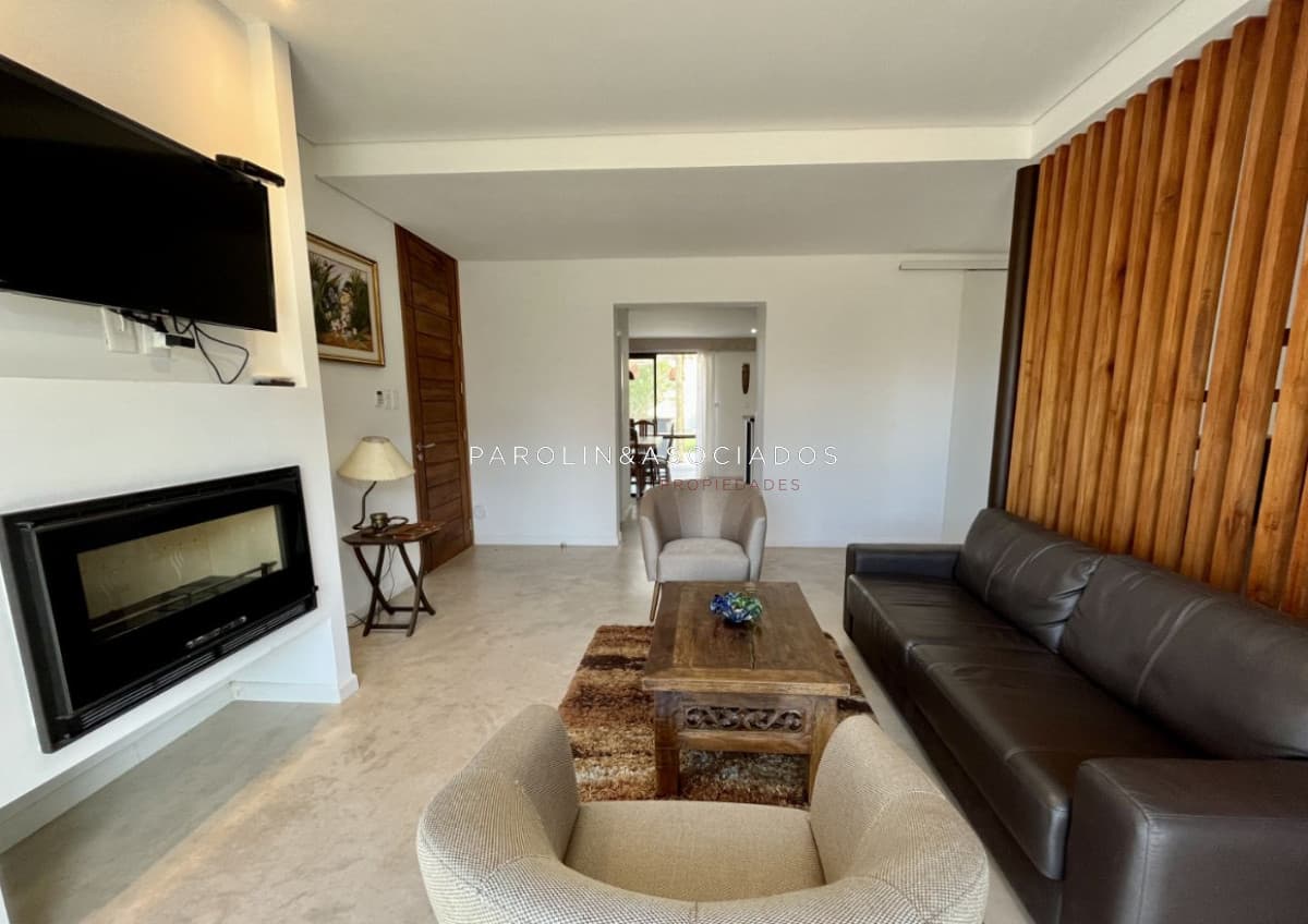 Casa en Venta de 3 Dormitorios en La Barra, Punta del Este