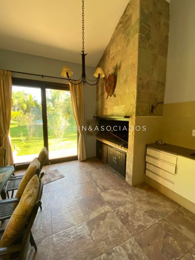 Casa en venta de 5 dormitorios en Lugano, Punta del Este.