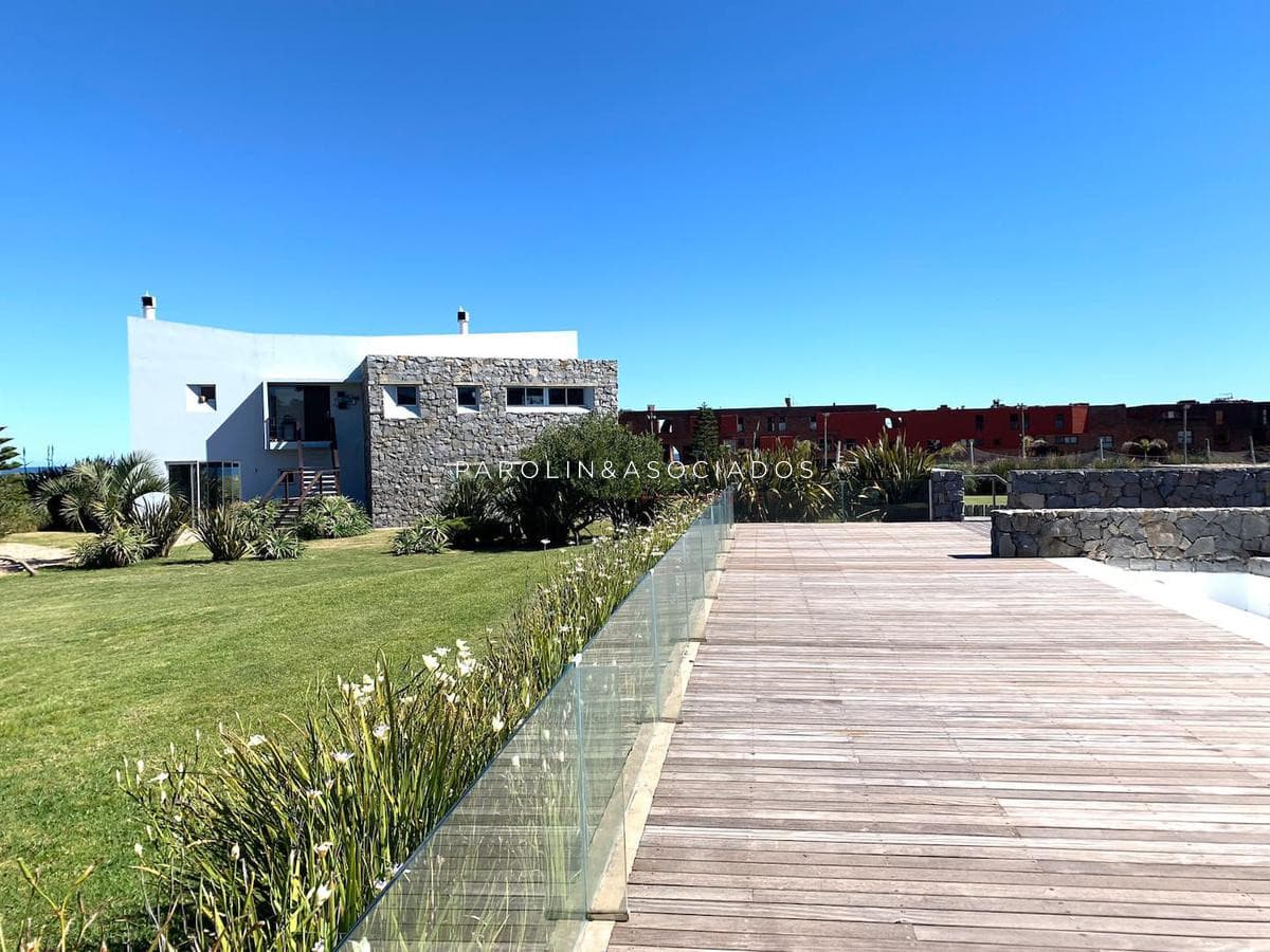 Casa en venta de 3 dormitorios en Manantiales, Punta del Este.